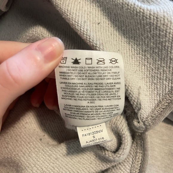 Nike DRI-FIT Women’s Grey Split Hem Sweatshirt SIZE SMALL - Picture 6 of 6